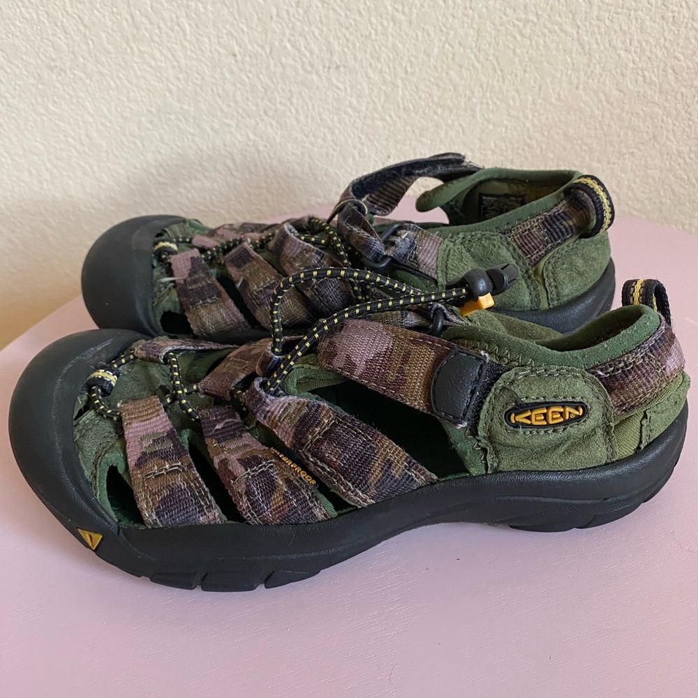 Keen Camouflage Boys Water Shoes size 3